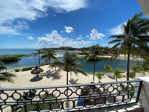 On the beach, sun loungers, beach towels - Luxurious beachfront condo on Riviera Maya, 2 bdrm, large balconies, 1575 sq ft (Puerto Aventuras)