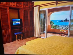 2 bedrooms, in-room safe, desk, iron/ironing board - Luxurious beachfront condo on Riviera Maya, 2 bdrm, large balconies, 1575 sq ft (Puerto Aventuras)