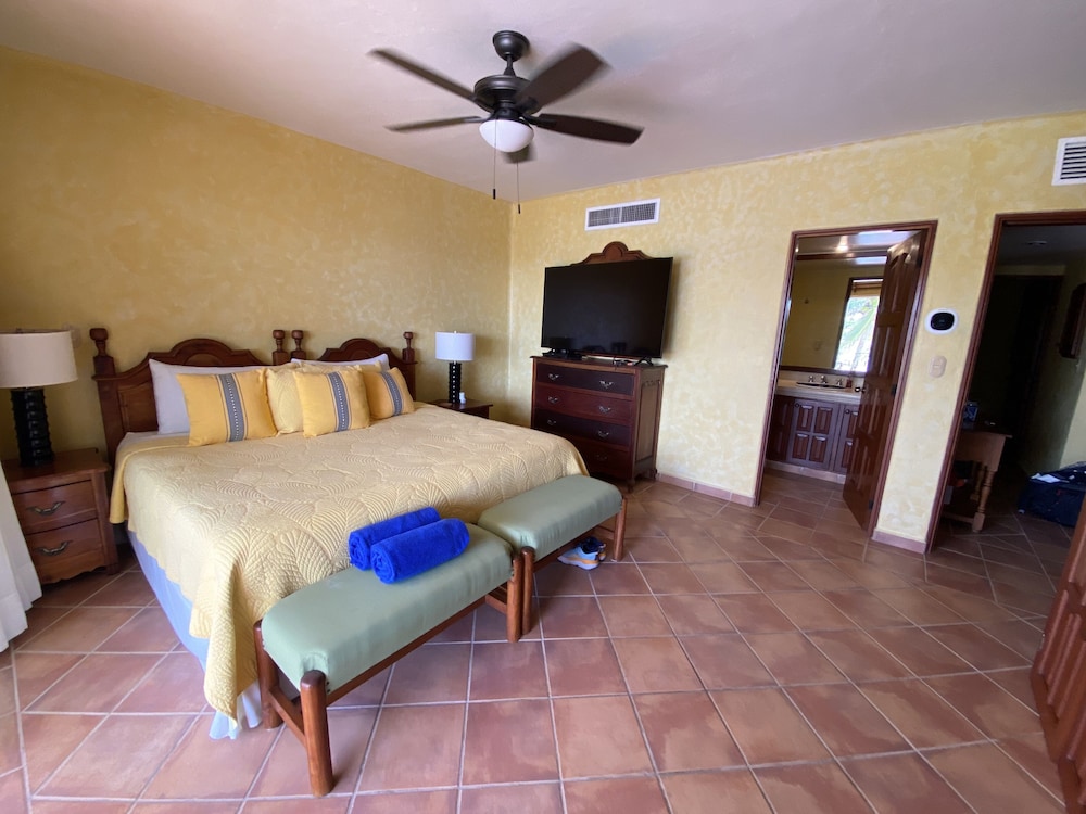 Luxurious beachfront condo on Riviera Maya, 2 bdrm, large balconies