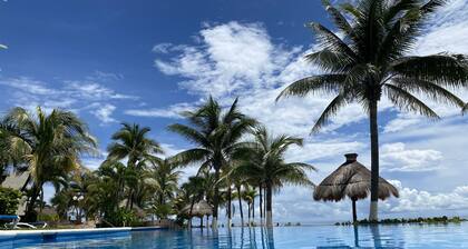 Luxurious beachfront condo on Riviera Maya, 2 bdrm, large balconies, 1575 sq ft