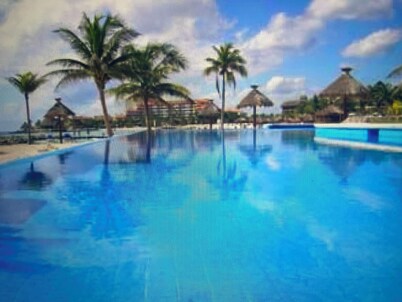 Luxurious beachfront condo on Riviera Maya, 2 bdrm, large balconies, 1575 sq ft