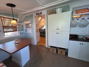 Dining - XL 2 Bedrm, Private Deck, Yard, 4 blocks to beach & boards! Close to EVERYTHING! (North Wildwood)