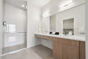 Combined shower/bathtub, hair dryer, towels - Cloud Nine Retreat | Spacious 2BR LoHi Loft | ADA Access (Denver)