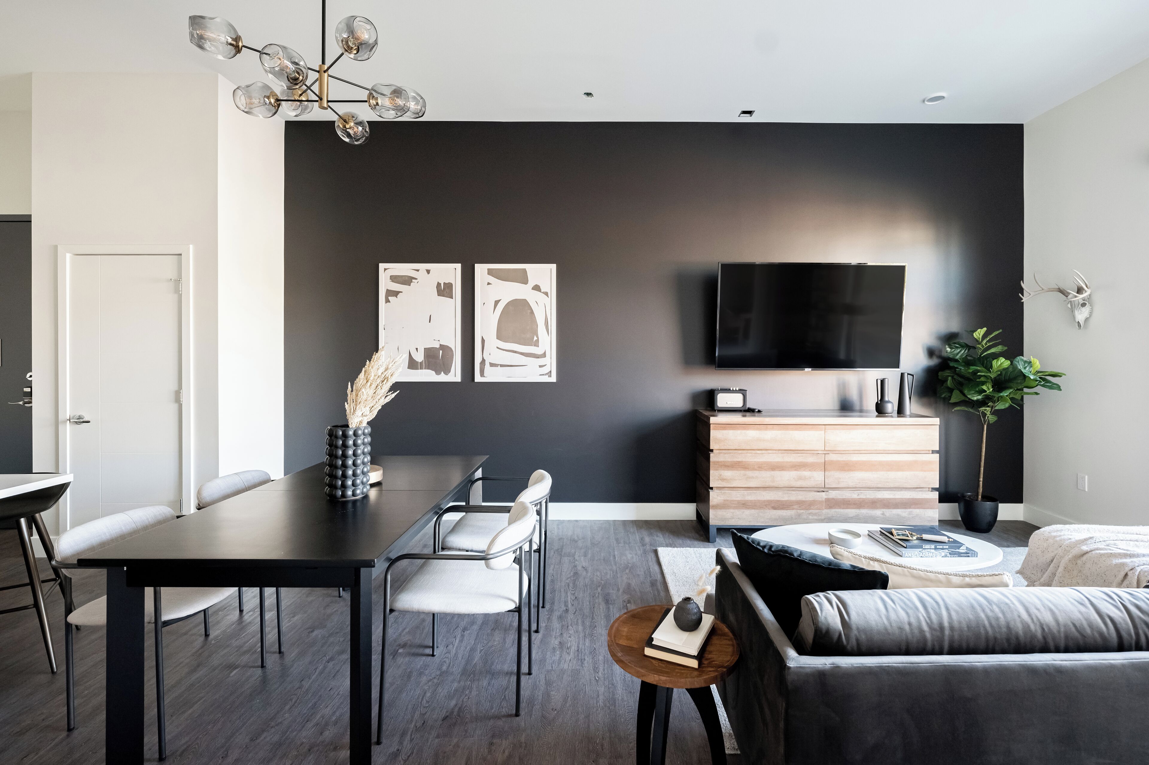 New Luxury Condo | High Ceilings | Espadin