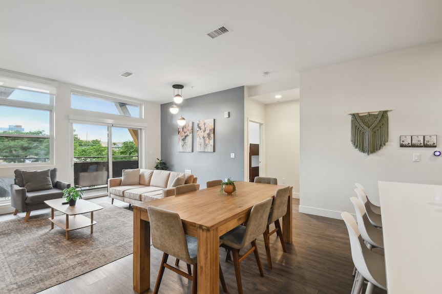 Sleek & Chic Vibes | Spacious 2br Lohi Loft | Rooftop - Denver, CO