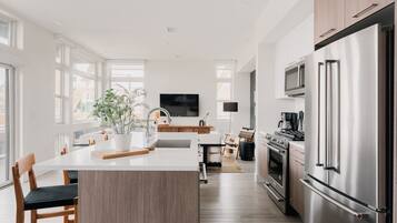 KĂŒhlschrank, Mikrowelle, Ofen, Herdplatte