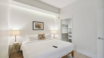 1 slaapkamer, een strijkplank/strijkijzer, gratis wifi, beddengoed