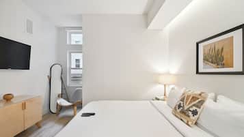 1 slaapkamer, een strijkplank/strijkijzer, gratis wifi, beddengoed