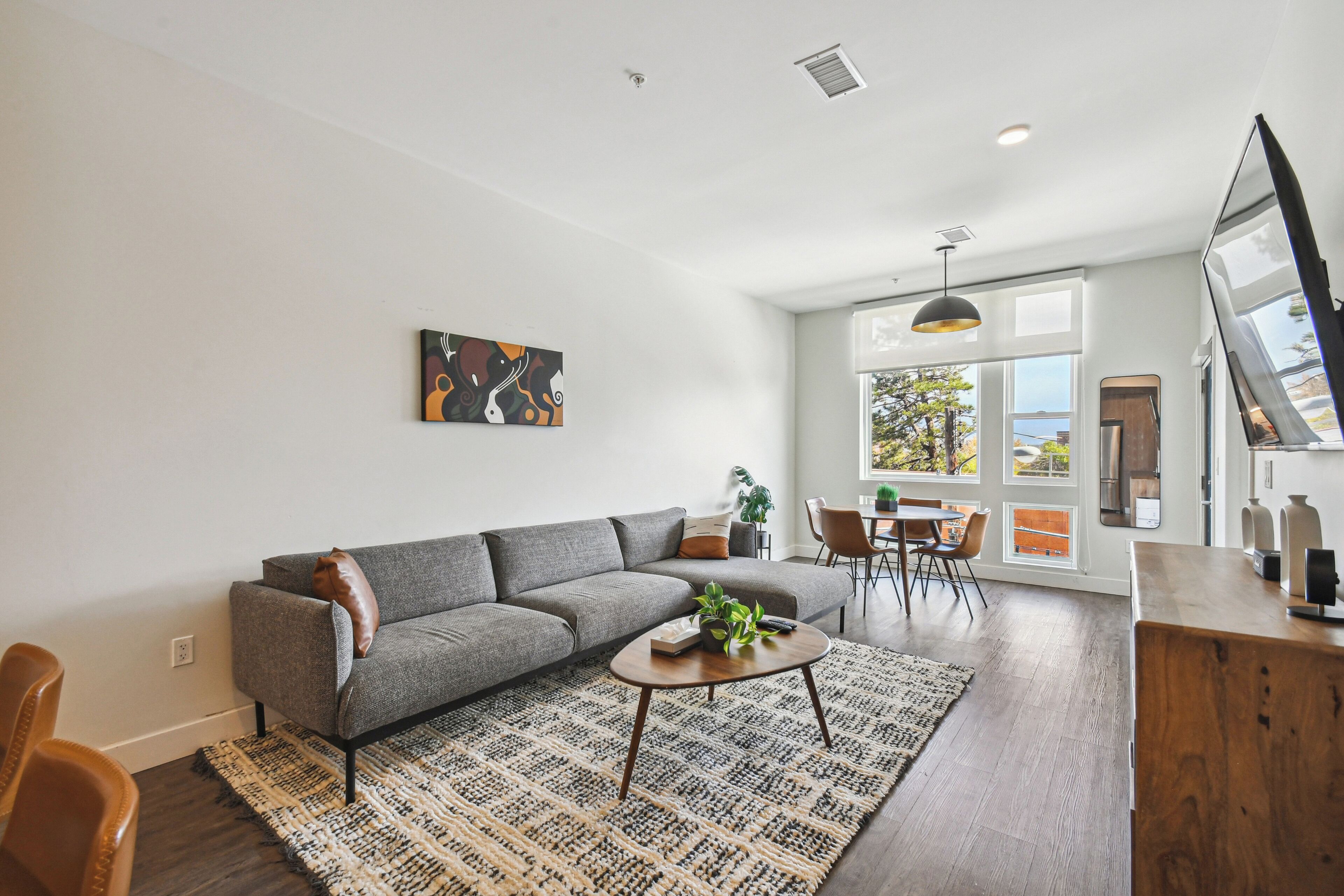 Una Smart TV, libros