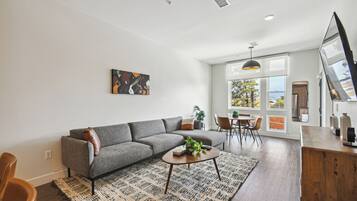 Una Smart TV, libros