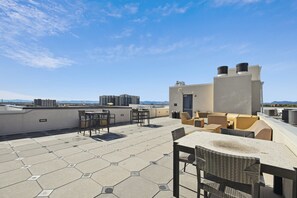 Outdoor dining - Chic Made Easy w/ Garage Spot (Denver)