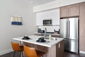 Fridge, microwave, oven, stovetop - Sky-High Oasis | Espadin LoHi (Denver)