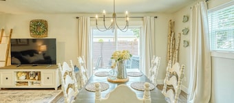 Close to Glacier Park! 4 Bedroom, 2 bath Family and Pet Friendly Comfy Home