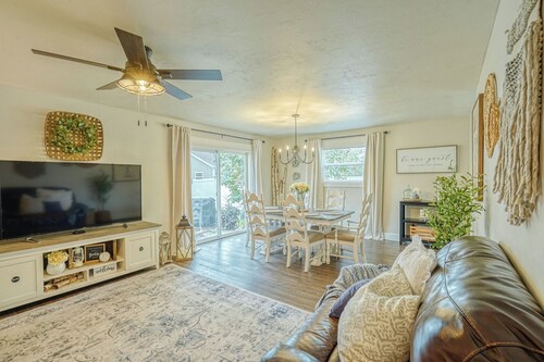 Close to Glacier Park! 4 Bedroom, 2 bath Family and Pet Friendly Comfy Home