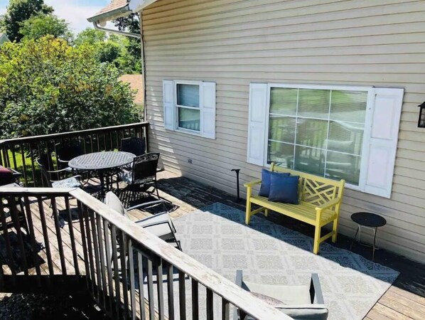 Terrace/patio - Cozy Cottage on New London (Hamilton)
