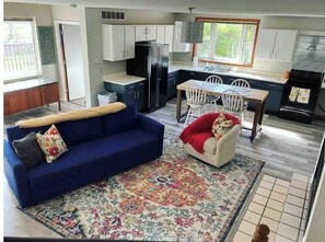 Living area - Carriage House on New London (Hamilton)