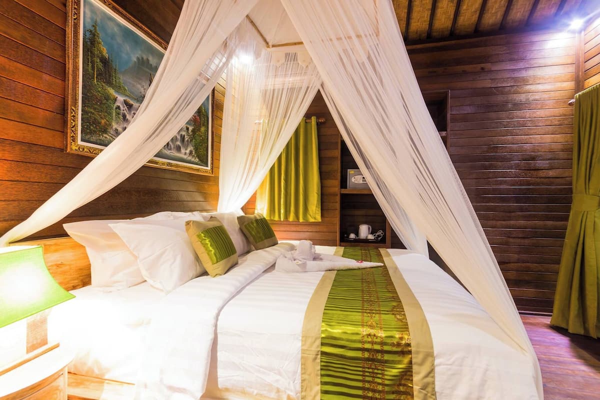 Comfort Cabin, 1 Katil Raja (King), Garden View | 1 bilik tidur, bar mini, peti besi dalam bilik, meja
