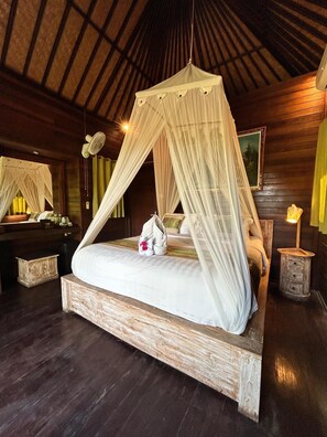 Comfort Cabin, 1 King Bed, Garden View | Pillowtop beds, minibar, in-room safe, desk - Island Cabanas (Lembongan Island)