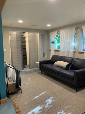 Smart TV - New Remodel in South Seattle (Seattle)