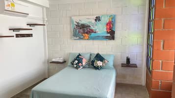 Basic-Zimmer | Schreibtisch, laptopgeeigneter Arbeitsplatz, kostenloses WLAN