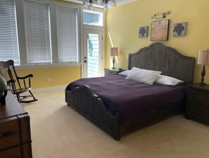 6 bedrooms, iron/ironing board, WiFi, bed sheets