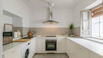 Køleskab, ovn, kogeplade, opvaskemaskine