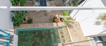 Beautiful home in Carmona with kitchen