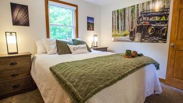 3 bedrooms, travel crib, WiFi, bed sheets