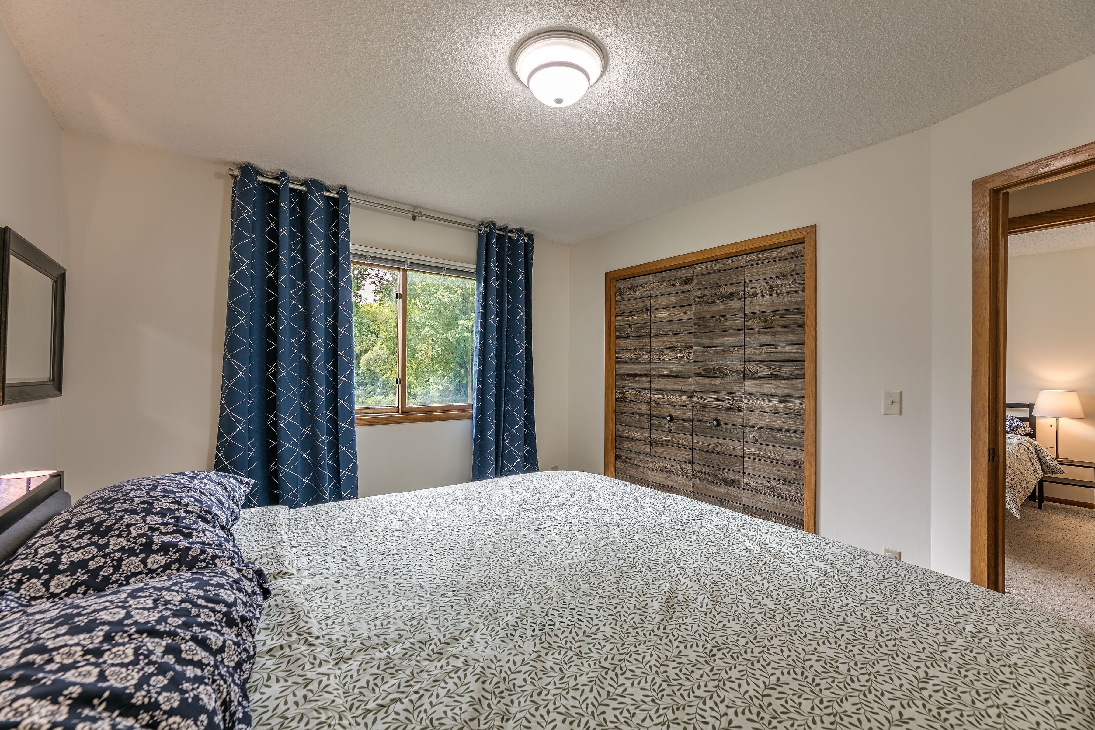 3 Schlafzimmer, Schreibtisch, Bügeleisen/Bügelbrett, Reisekinderbett