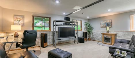 Smart TV, fireplace, books, stereo
