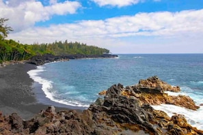 Beach nearby - Aloha Bungalow, Garden Level 1 Bedroom, walking distance to Kehena Beach. (Pahoa)