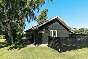 Exterior - Bright and cozy summer house with sea view (Hasle)