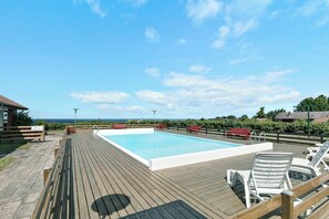 Pool - Bright and cozy summer house with sea view (Hasle)