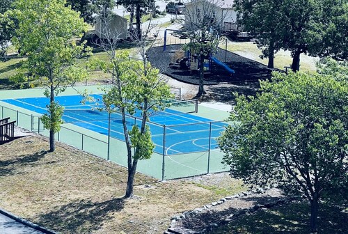 The Cove Walk-in 2BR 2Bath Condo on Table Rock Lake by Silver Dollar City 