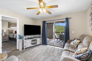 2 slaapkamers, een strijkplank/strijkijzer, gratis wifi, beddengoed