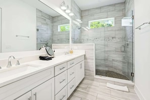 Combined shower/tub, hair dryer, shampoo