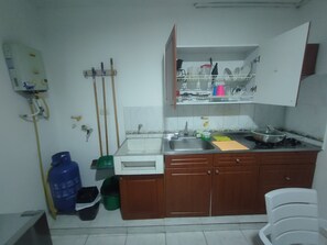 Fridge, microwave, coffee/tea maker, cookware/dishes/utensils