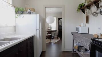 KylskÄp, mikrovÄgsugn, ugn och spishÀll