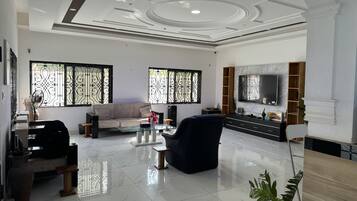 Smart TV, books, stereo