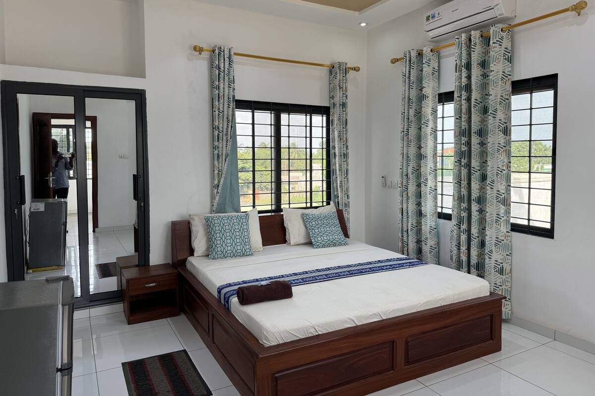 Cortinas opacas, tabla de planchar con plancha, wifi gratis