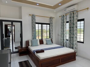 Verdunkelungsvorhänge, Bügeleisen/Bügelbrett, kostenloses WLAN