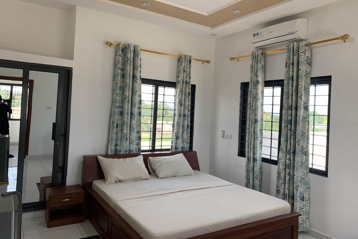 Cortinas blackout, tabla de planchar con plancha y wifi gratis