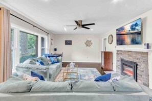 Téléviseur connecté, foyer, bureau