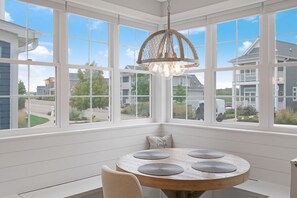 Dining - Serendipity 2 Bedroom 2.5 Bath (Ottawa)