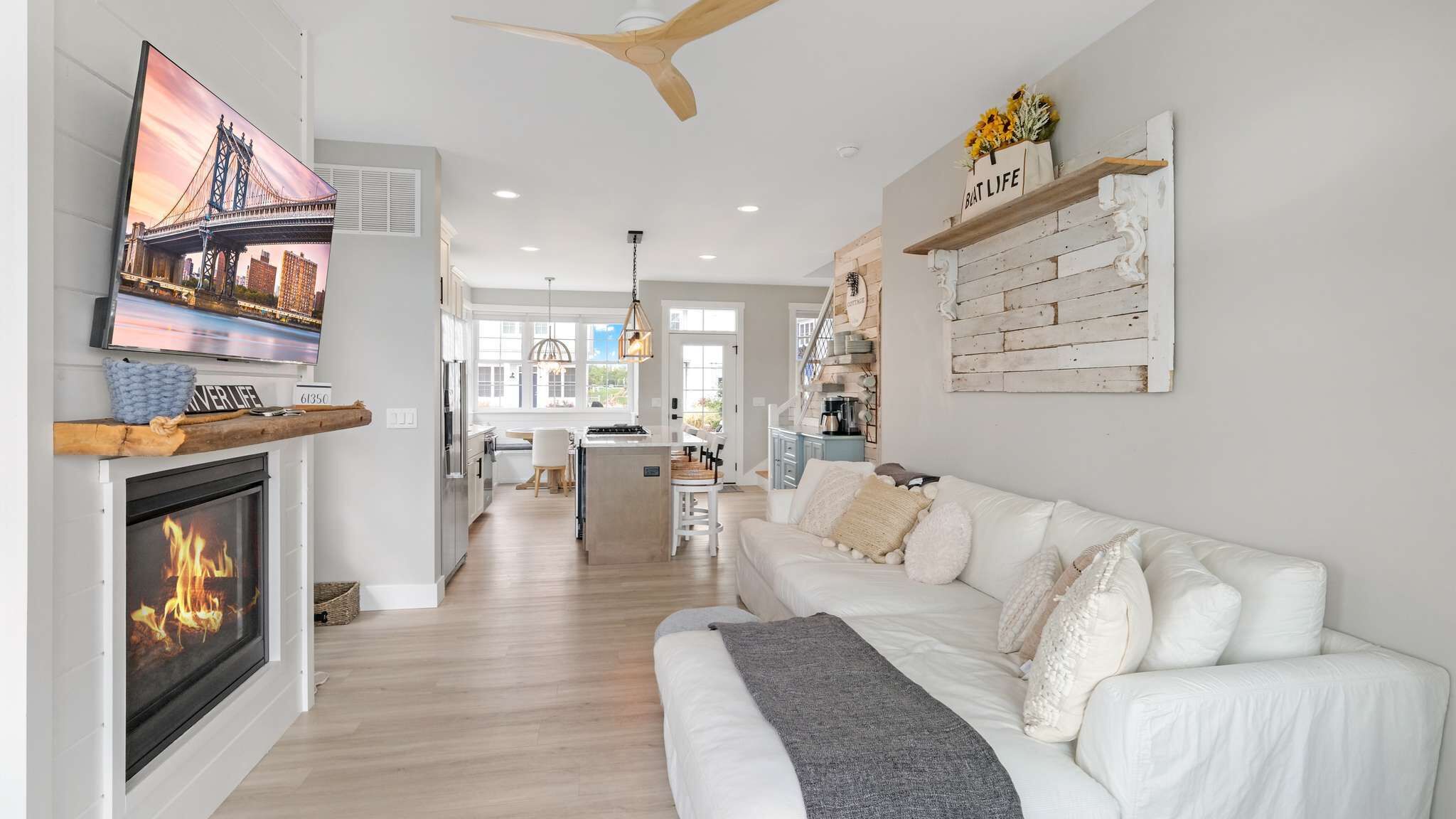 Televisión y chimenea 