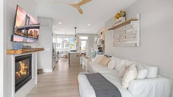 Televisión y chimenea