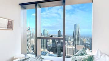 2 bedrooms, desk, iron/ironing board, WiFi