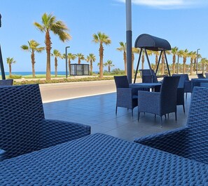 屋外ダイニングエリア