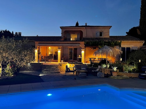 Beautiful villa with pool close to Mont-Ventoux