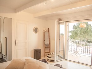 4 多间卧室、熨斗/熨衣板、上网接入